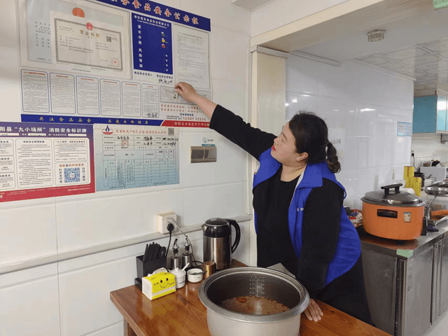 中心村网格员：用心架起一座“连心桥”