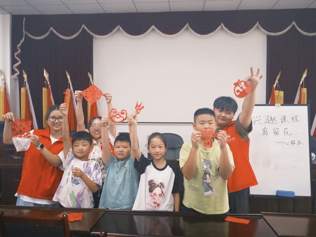 成都东软学院学子三下乡：在山里种下一颗星